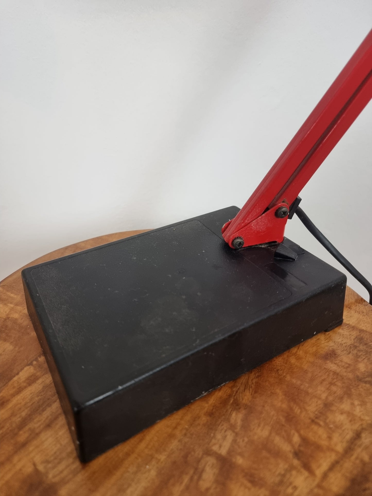 Rare Red Desktop lamp. Working heavy base LIVAL P12 Finland